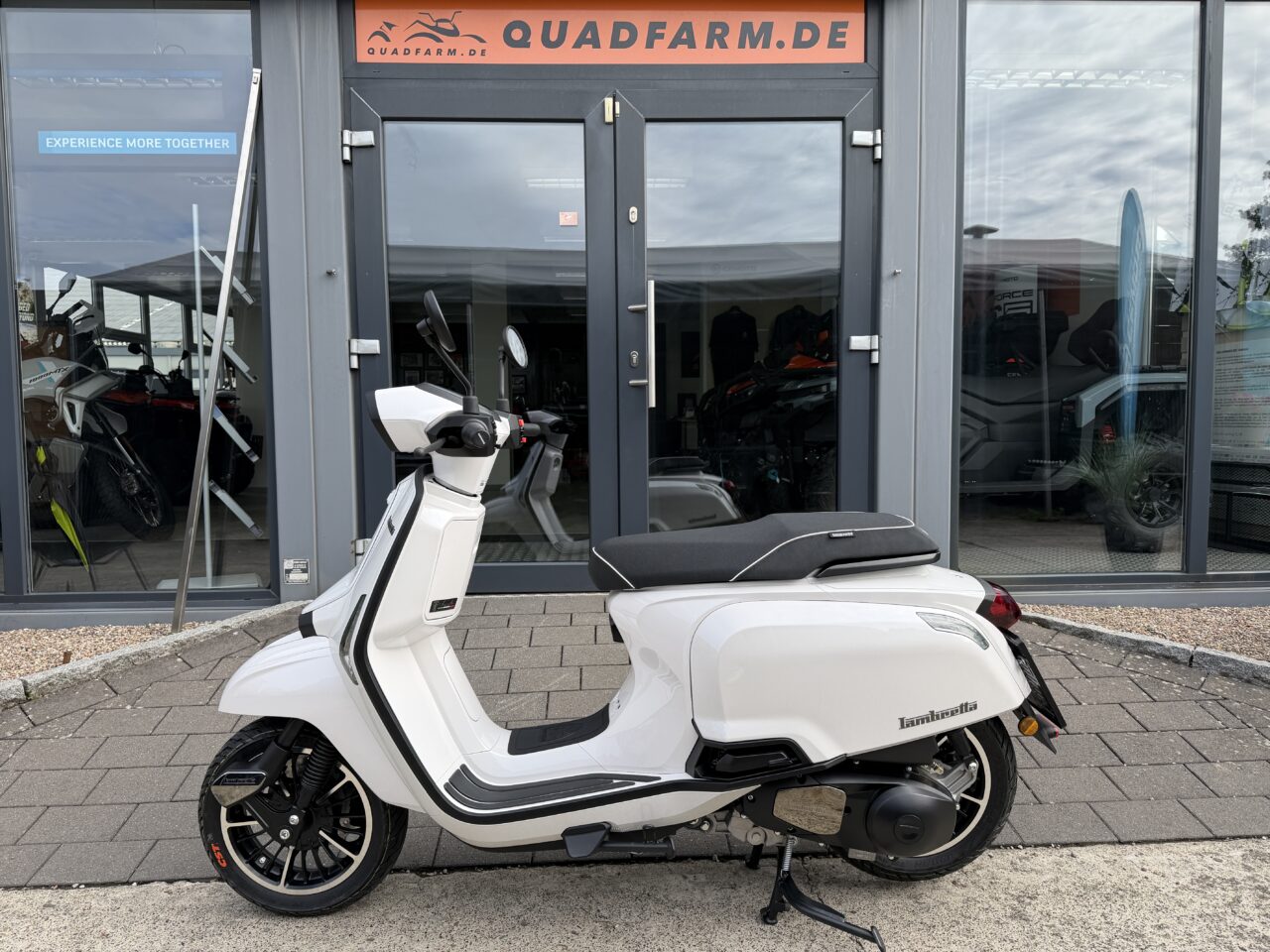 Roller Lambretta J 125 | Weiss